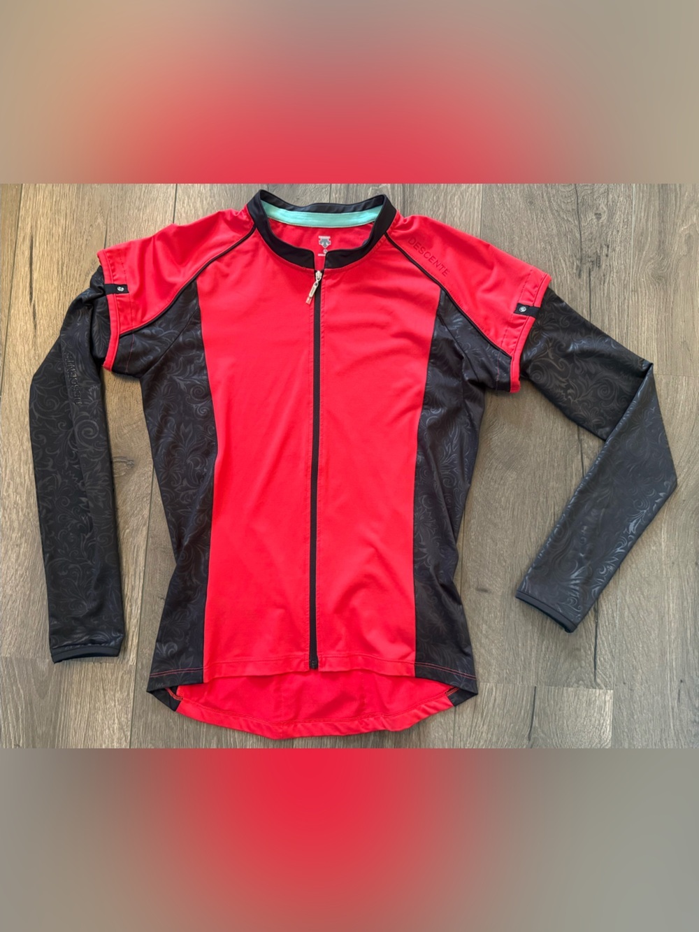 Descente Cycling Jersey Top Women’s Large Red Black Long Sleeve Full Zip